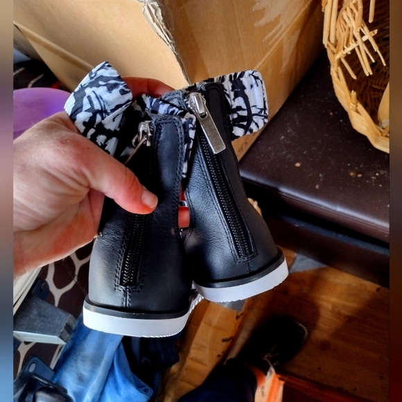 Sorel sandals - Picture 2 of 2